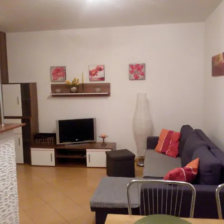 Apartament Tosia: Beachside Retreat with Garden Oasis Kolobrzeg Exterior photo