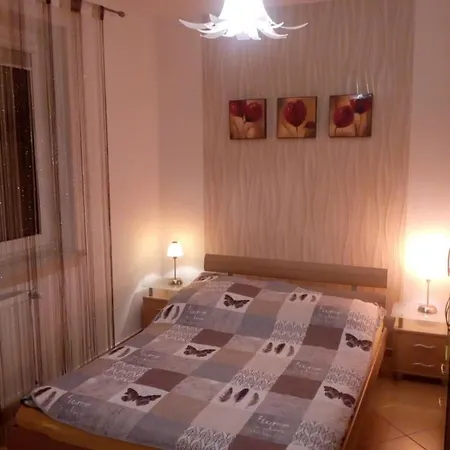 Apartament Tosia: Beachside Retreat with Garden Oasis Kolobrzeg Exterior photo