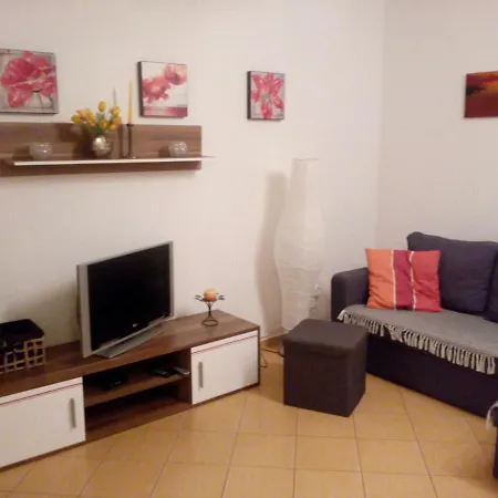 Apartament Tosia: Beachside Retreat with Garden Oasis Kolobrzeg Exterior photo
