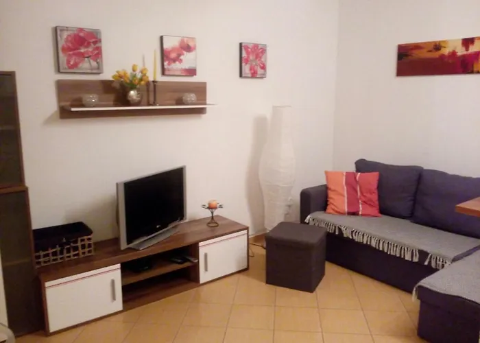 Apartament Tosia Miesci Sie W Poblizu Plazy Zachodniej 450 M. Do Dyspozycji Jest Tez Maly Ogrodek Z Miejscem Na Wypicie Porannej Kawy. Na Osiedlu Sasiadujacym Ze Sklepem Netto Oraz Zabka, Znajduje Sie Plac Zabaw Dla Dzieci Oraz Boisko Do Gry W Pilke.